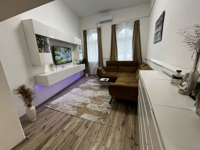 Eladó téglalakás, Budapesten, VIII. kerületben, Mátyás téren