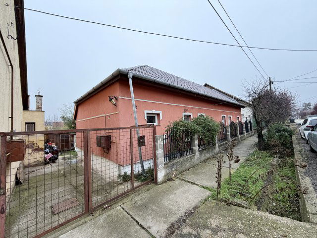 Eladó családi ház, Vecsésen 40 M Ft, 4 szobás