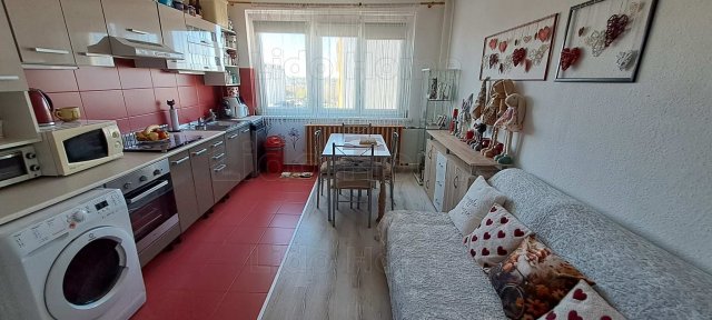 Eladó panellakás, Székesfehérvárott 52 M Ft, 3 szobás