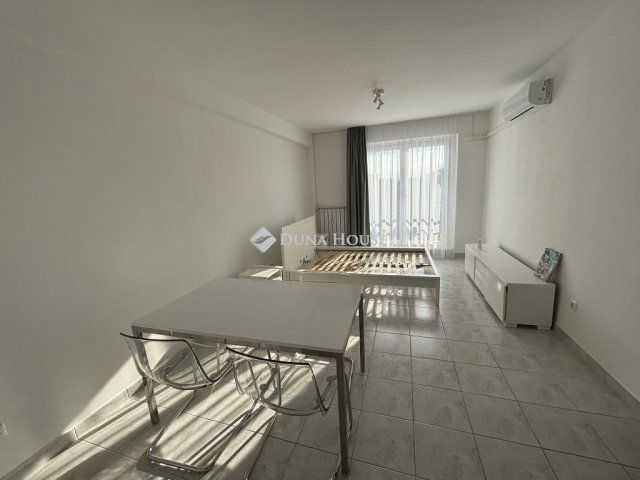 Eladó panellakás, Budapesten, III. kerületben 69.9 M Ft