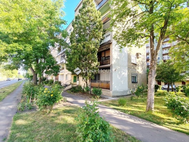 Eladó panellakás, Békéscsabán 39.99 M Ft, 2 szobás