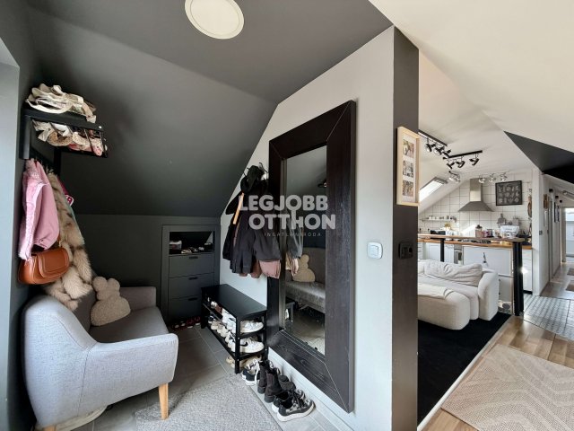 Eladó téglalakás, Cegléden 80 M Ft, 3 szobás