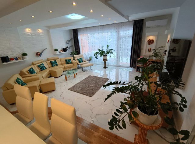 Eladó sorház, Debrecenben, Tessedik Sámuel utcában 136 M Ft