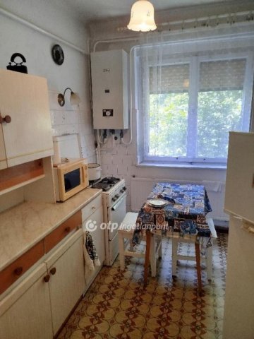 Eladó téglalakás, Pécsett 33.8 M Ft, 2 szobás