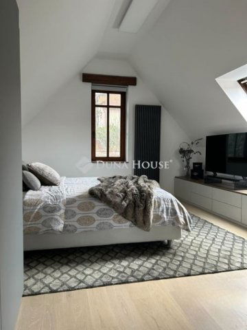 Eladó családi ház, Budapesten, III. kerületben 344 M Ft