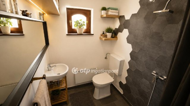 Eladó családi ház, Dunavecsén 17.9 M Ft, 2 szobás