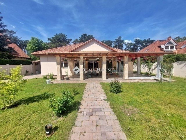 Eladó családi ház, Dunakeszin 250 M Ft, 4 szobás