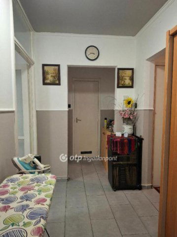 Eladó panellakás, Gyulán 39.5 M Ft, 3 szobás