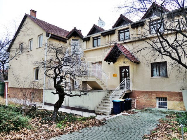 Eladó családi ház, Budapesten, X. kerületben 310 M Ft, 9 szobás