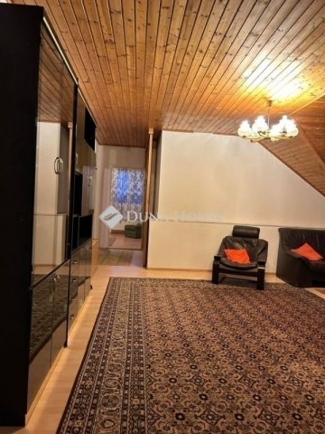 Eladó családi ház, Vecsésen 145 M Ft, 9 szobás
