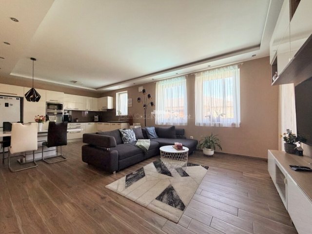 Eladó sorház, Szombathelyen 139.99 M Ft, 5 szobás