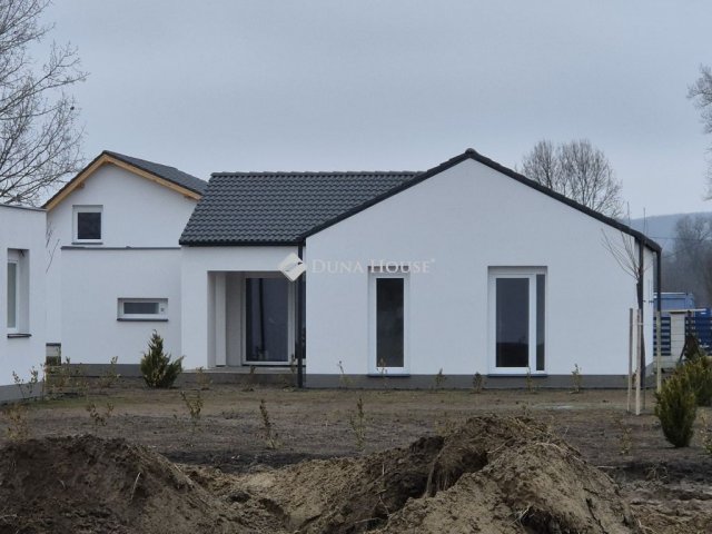 Eladó családi ház, Sződön 102.9 M Ft, 4 szobás