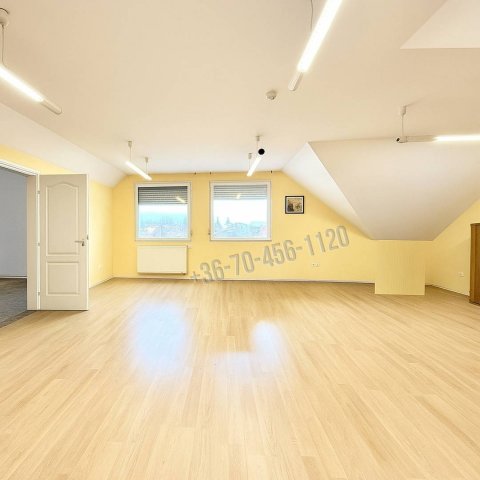 Eladó téglalakás, Budaörsön 135 M Ft, 5 szobás