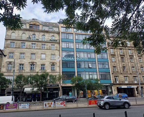 Eladó téglalakás, Budapesten, V. kerületben, Múzeum körúton