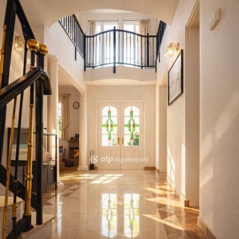 Eladó családi ház, Budakeszin 244 M Ft, 5+1 szobás