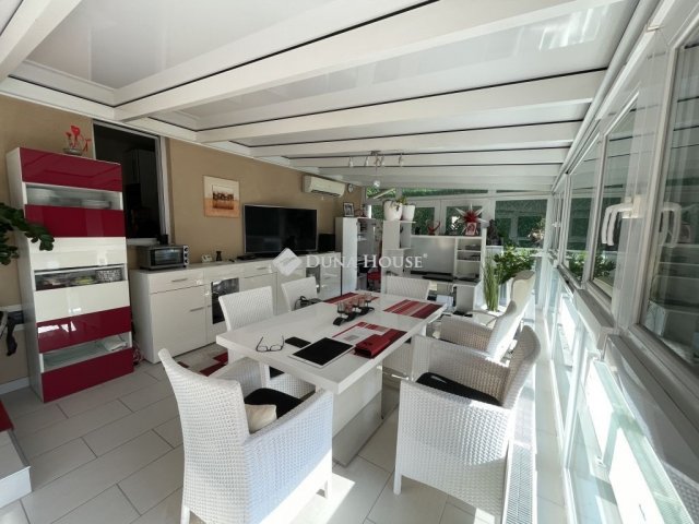 Eladó családi ház, Pócsmegyeren 110 M Ft, 3 szobás