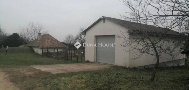 Eladó mezogazdasagi ingatlan, Vérteskethelyen 14.6 M Ft