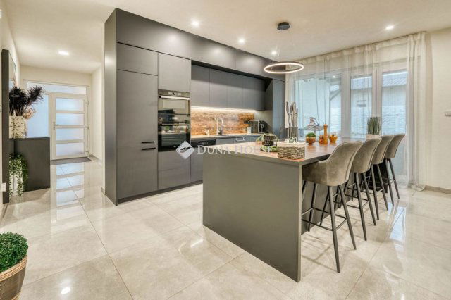 Eladó családi ház, Délegyházán, Árpád utcában 199 M Ft