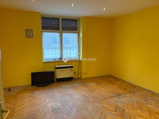 Eladó téglalakás, Tatán 49 M Ft, 2 szobás