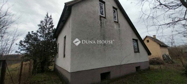 Eladó családi ház, Tápiószentmártonon 13.5 M Ft, 4 szobás