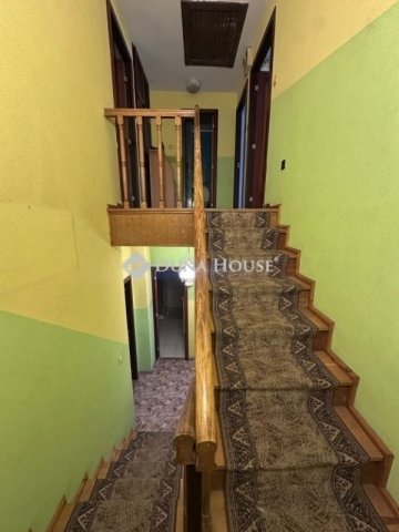 Eladó családi ház, Szegeden 199 M Ft, 7 szobás