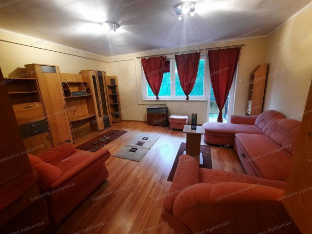 Eladó téglalakás, Siófokon 69.9 M Ft, 4 szobás