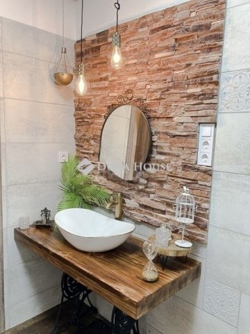 Eladó családi ház, Vecsésen 137.9 M Ft, 4 szobás