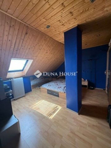 Eladó családi ház, Pécsett 159 M Ft, 5 szobás