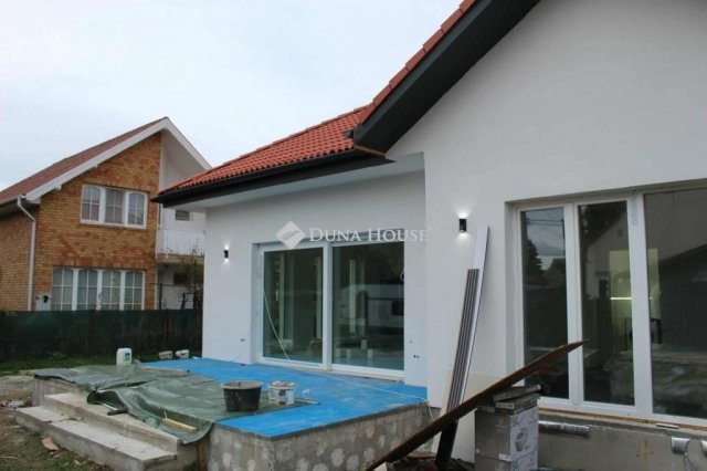 Eladó családi ház, Budakalászon 219 M Ft, 4 szobás
