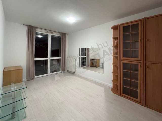 Kiadó téglalakás, albérlet, III. kerületben, Nánási úton