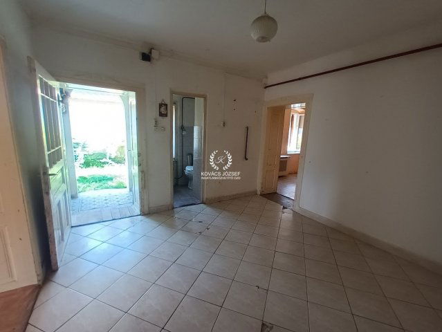 Eladó családi ház, Lénárddarócon 7.5 M Ft, 2 szobás
