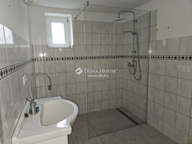 Eladó családi ház, Véménden 54.9 M Ft, 5 szobás