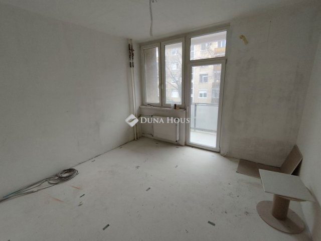 Eladó téglalakás, Tatabányán, Komáromi utcában 87.75 M Ft