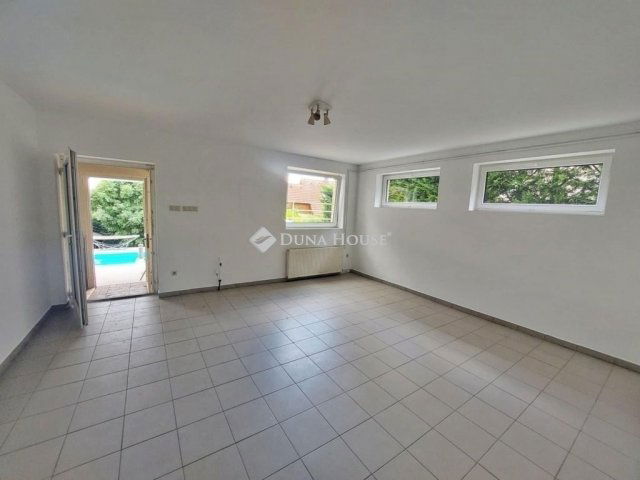Eladó családi ház, Szentendrén 238 M Ft, 6 szobás