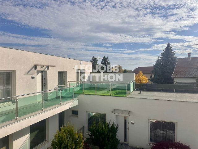 Eladó téglalakás, Cegléden 34.9 M Ft, 1 szobás