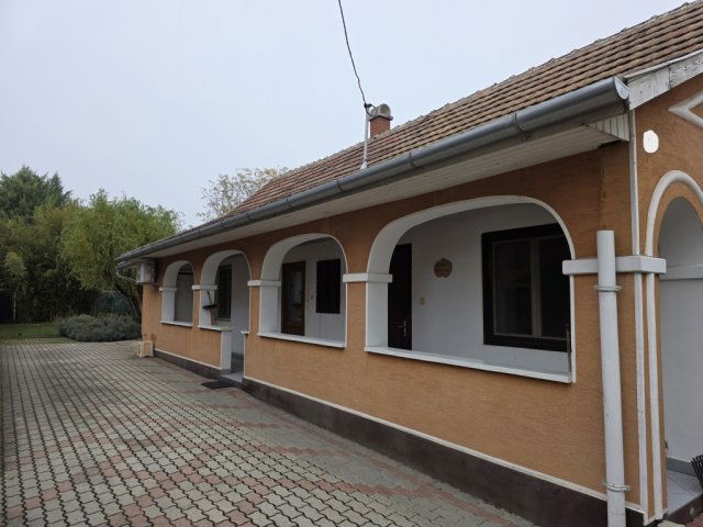 Eladó családi ház, Velencén 49 M Ft, 2 szobás