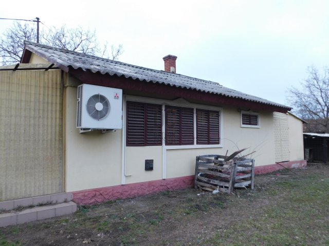 Eladó családi ház, Tápiószentmártonon 16 M Ft, 1 szobás