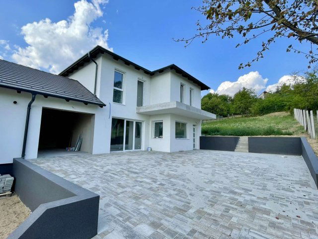 Eladó ikerház, Gödöllőn 164 M Ft, 4 szobás