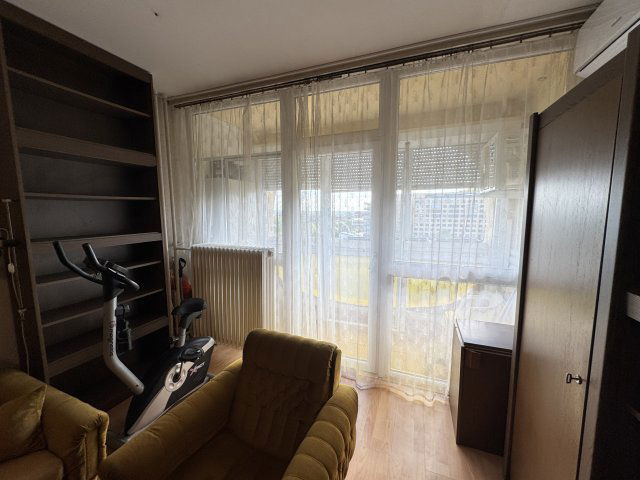 Kiadó panellakás, albérlet, Pécsett 180 E Ft / hó, 3 szobás