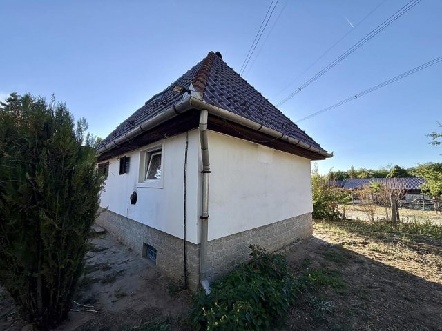 Eladó családi ház, Vácrátóton 46.5 M Ft, 4+2 szobás