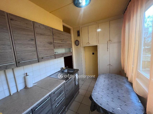 Eladó panellakás, Szegeden 48 M Ft, 2 szobás