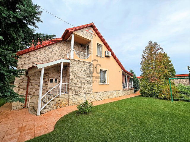 Eladó családi ház, Tatán 125 M Ft, 5 szobás