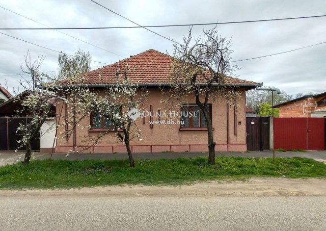 Eladó családi ház, Békéscsabán 24.99 M Ft, 3 szobás