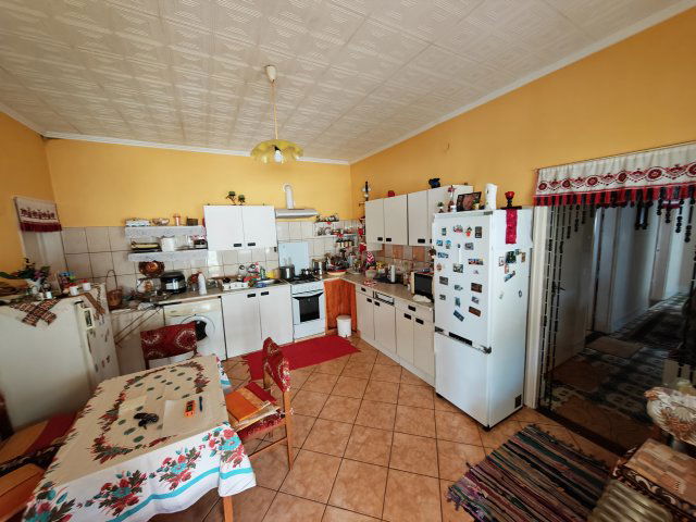 Eladó családi ház, Buzsákon 49.99 M Ft, 4+1 szobás