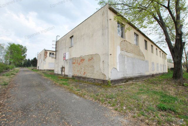 Eladó ipari ingatlan, Százhalombattán 42 M Ft
