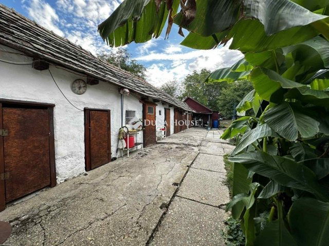 Eladó családi ház, Újiregen 30 M Ft, 4 szobás