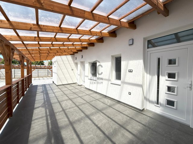 Eladó családi ház, Siófokon 170 M Ft, 5 szobás