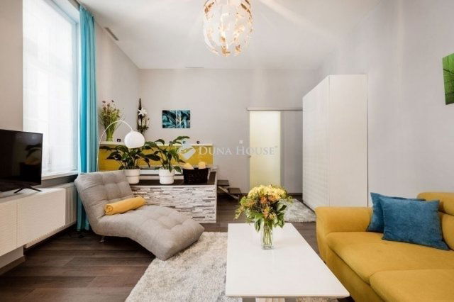 Eladó téglalakás, Budapesten, V. kerületben 118 M Ft, 1 szobás