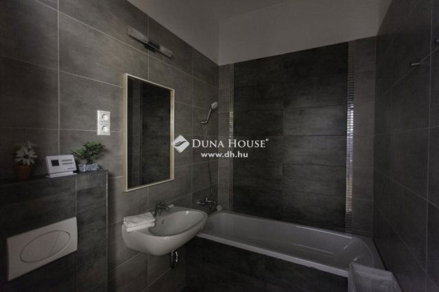 Eladó téglalakás, Budapesten, VII. kerületben 139 M Ft, 3 szobás