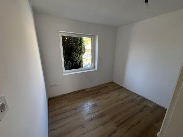 Eladó családi ház, Apcon 19.99 M Ft, 4 szobás